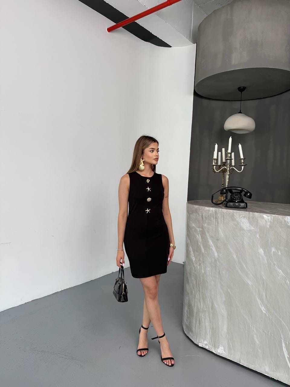Black Sleeveless Slim-Fit Sheath Dress