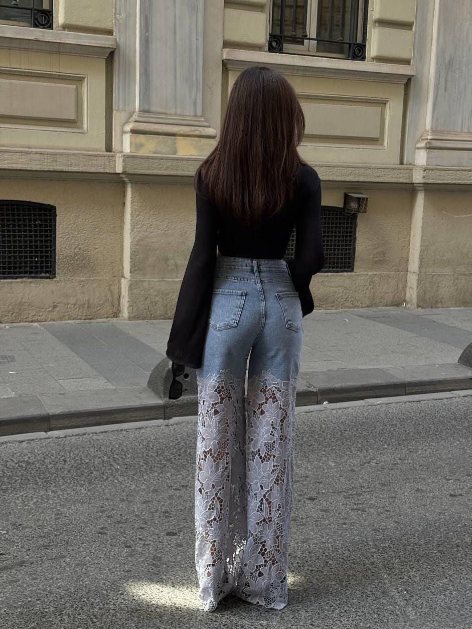 Lace Detail Wide-Leg Denim Jeans