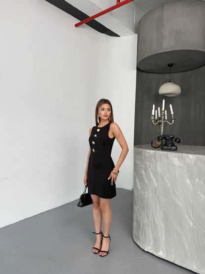 Black Sleeveless Slim-Fit Sheath Dress