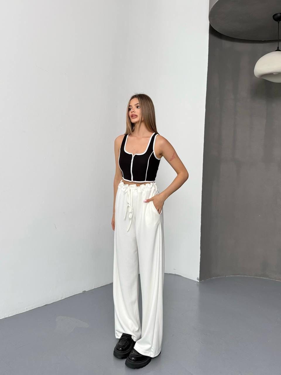 Black Sleeveless Essential Crop Top