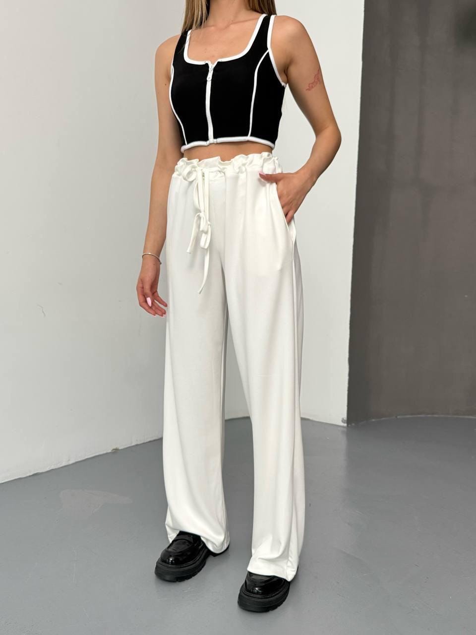 Black Sleeveless Essential Crop Top