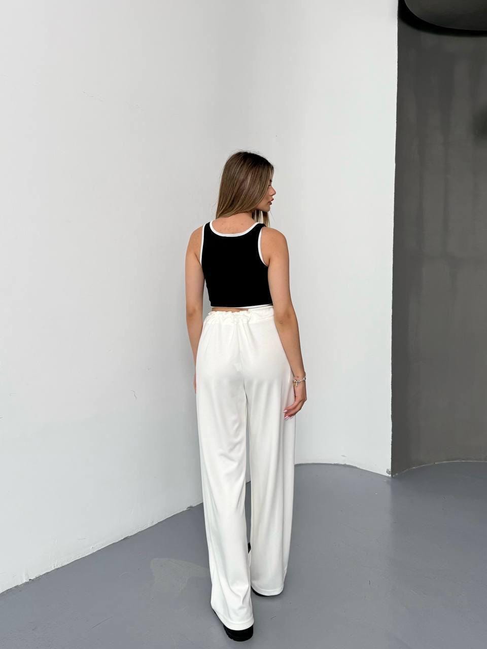 Black Sleeveless Essential Crop Top