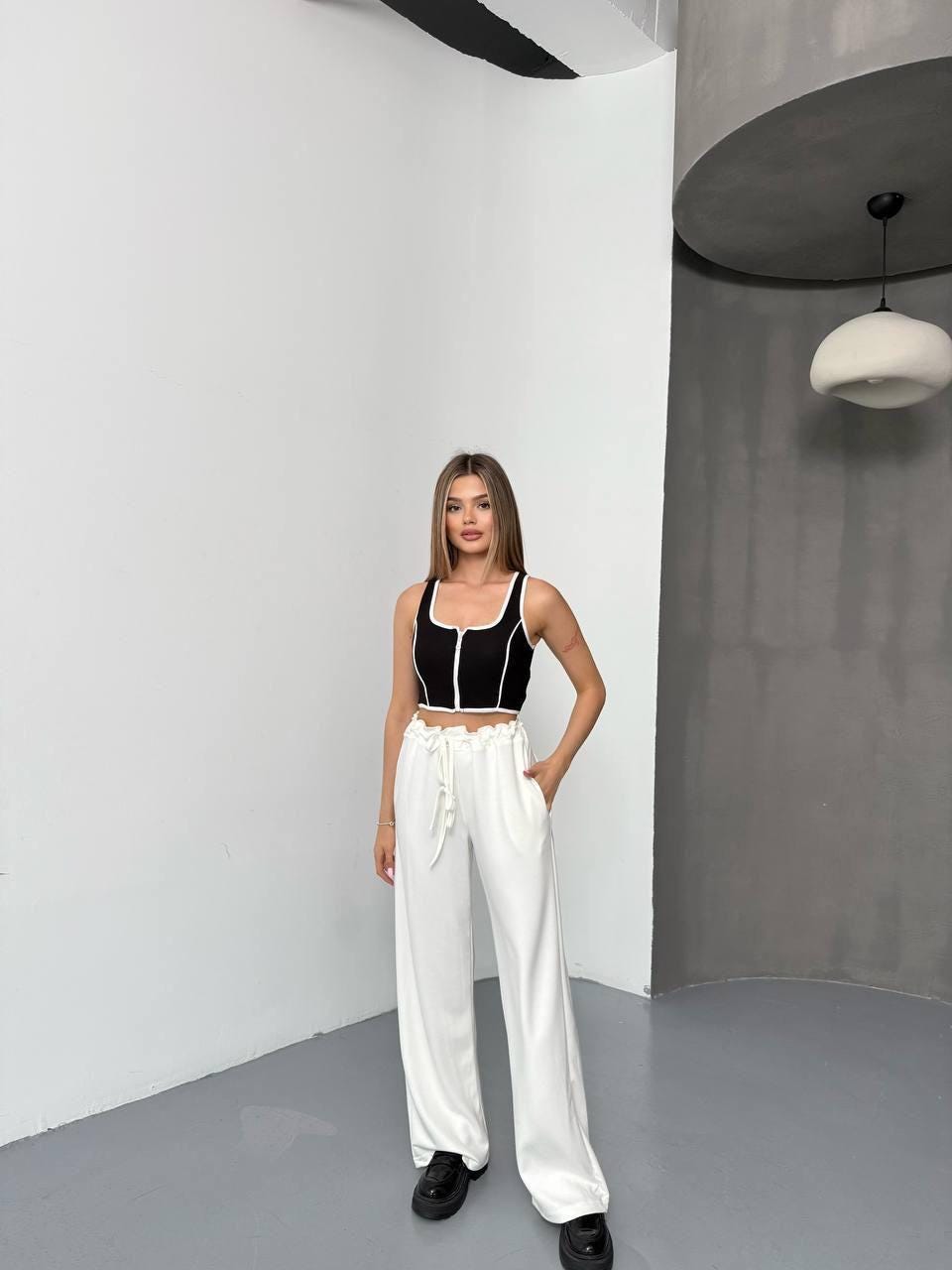 Black Sleeveless Essential Crop Top