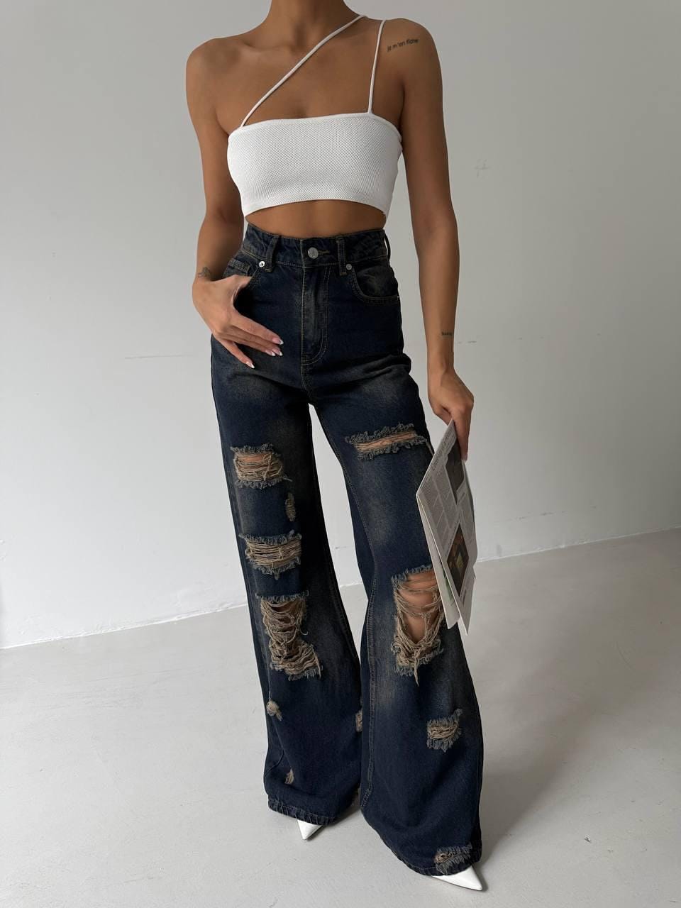 Raw Edge Distressed Wide-Leg Jeans